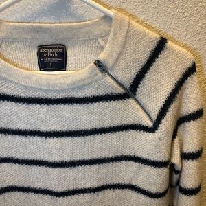 Abercrombie & Fitch sweater